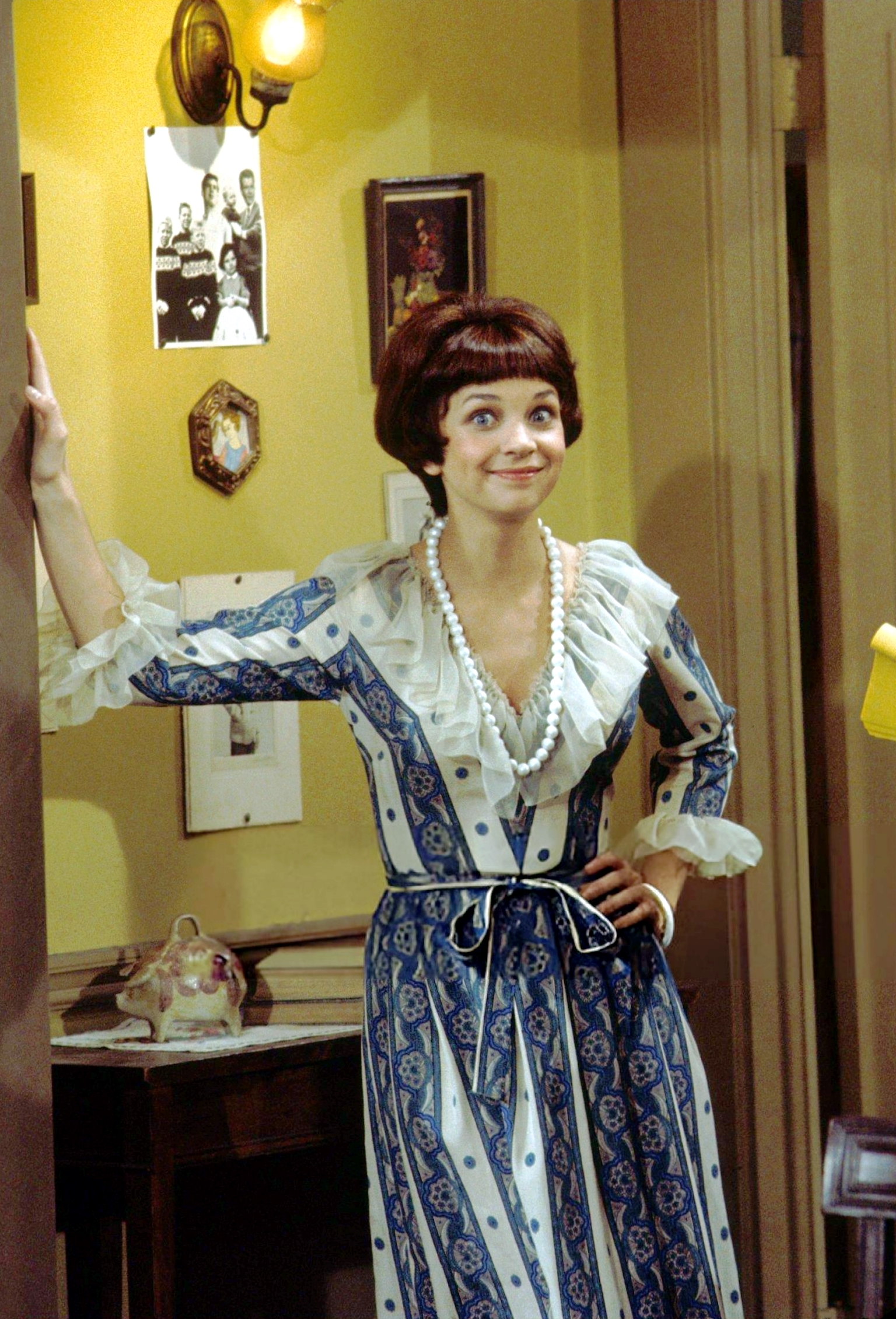 19TH October 1976Season 2 : Episode 3“Bachelor Mothers“