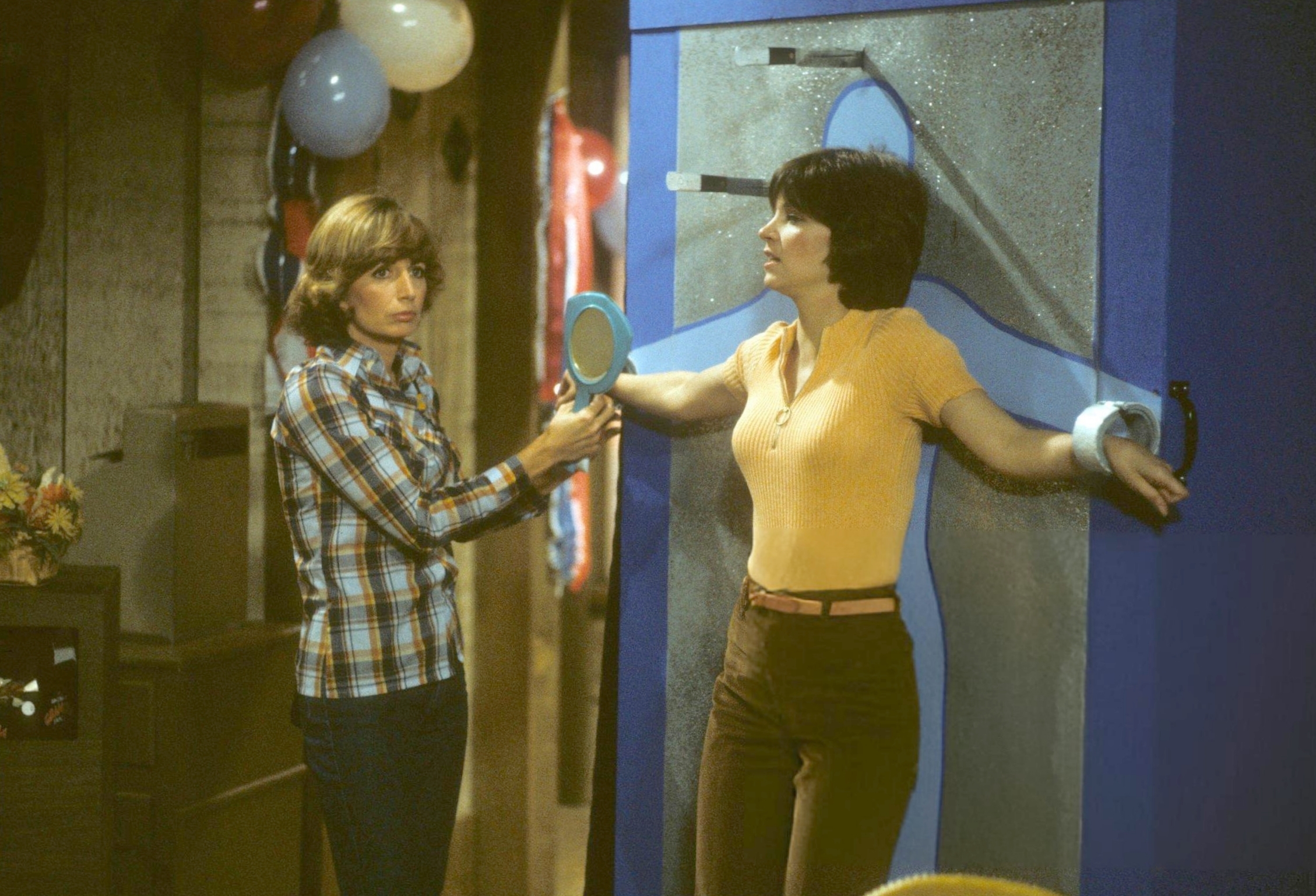 9TH December 1980Season 6 : Episode 4“Grand Opening“