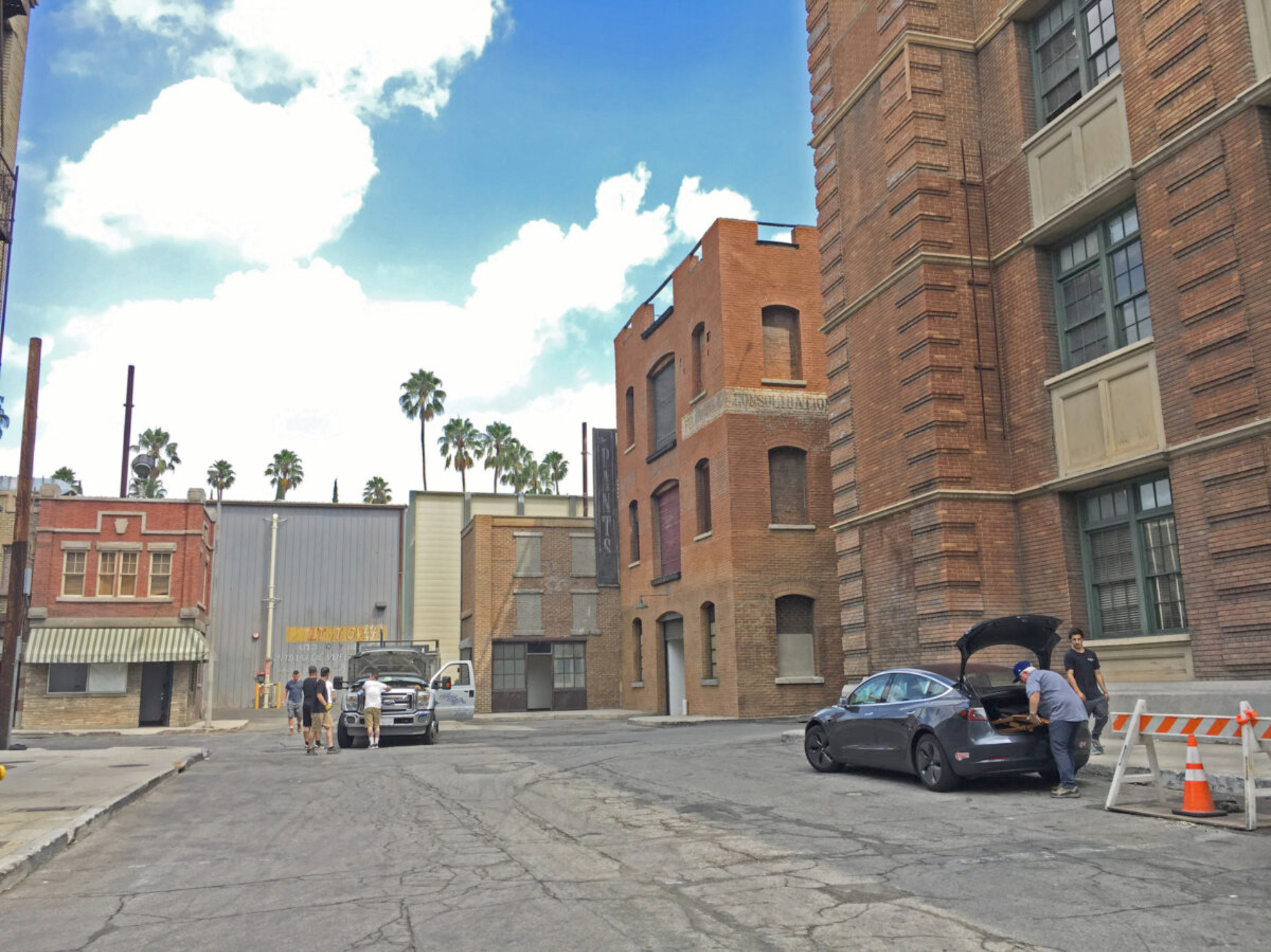 C~hollywood backlot brewery cb~robertloerzel~2019 10 03~IMG 7840 1200x900~gamma20