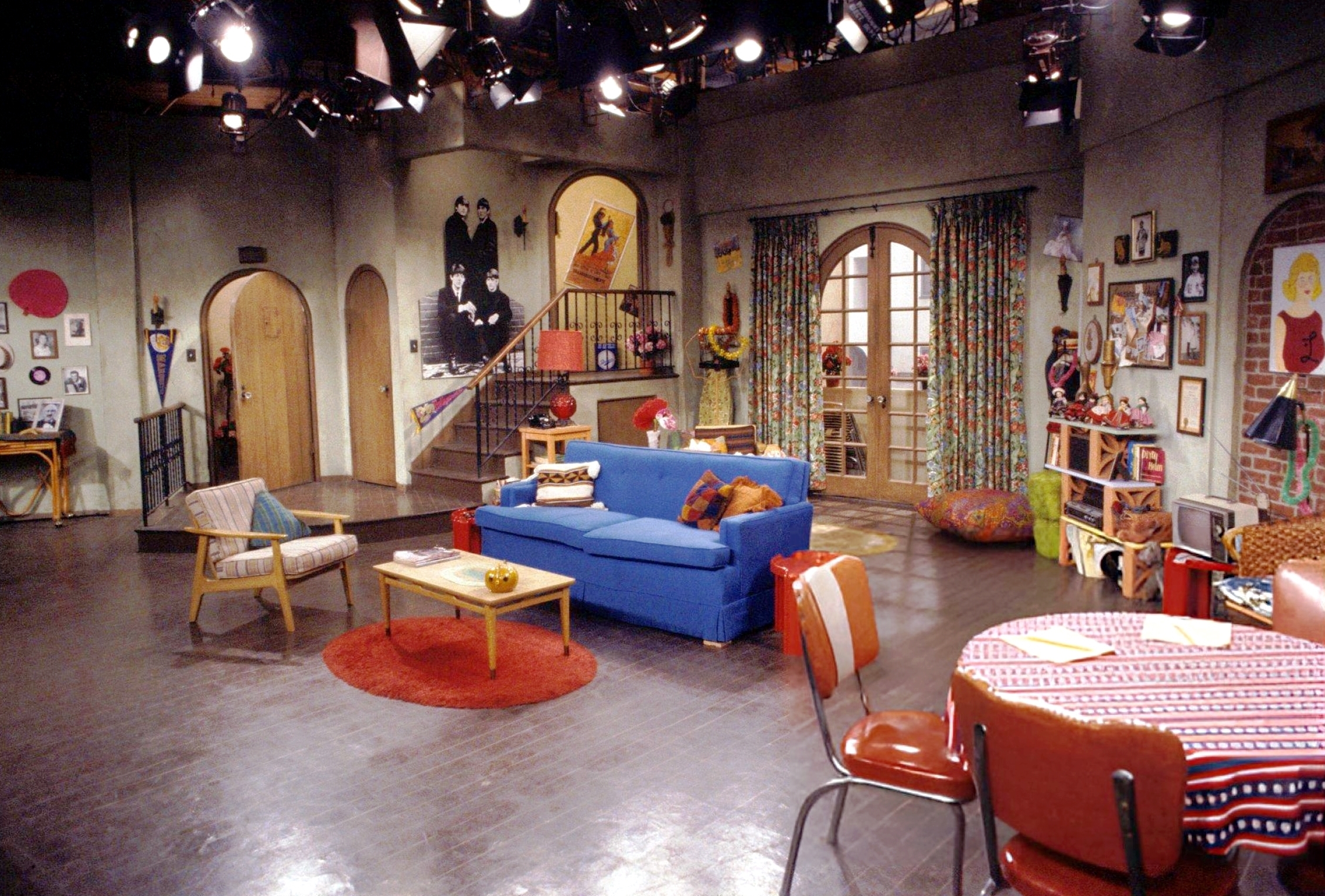 E~hollywood stage20 da~ 1982 10 12~gettyimages 463939504 2048x2048~dl.beatsnoop.com 3000 5b7EsGSfTA~auto~Eraser InPixio11