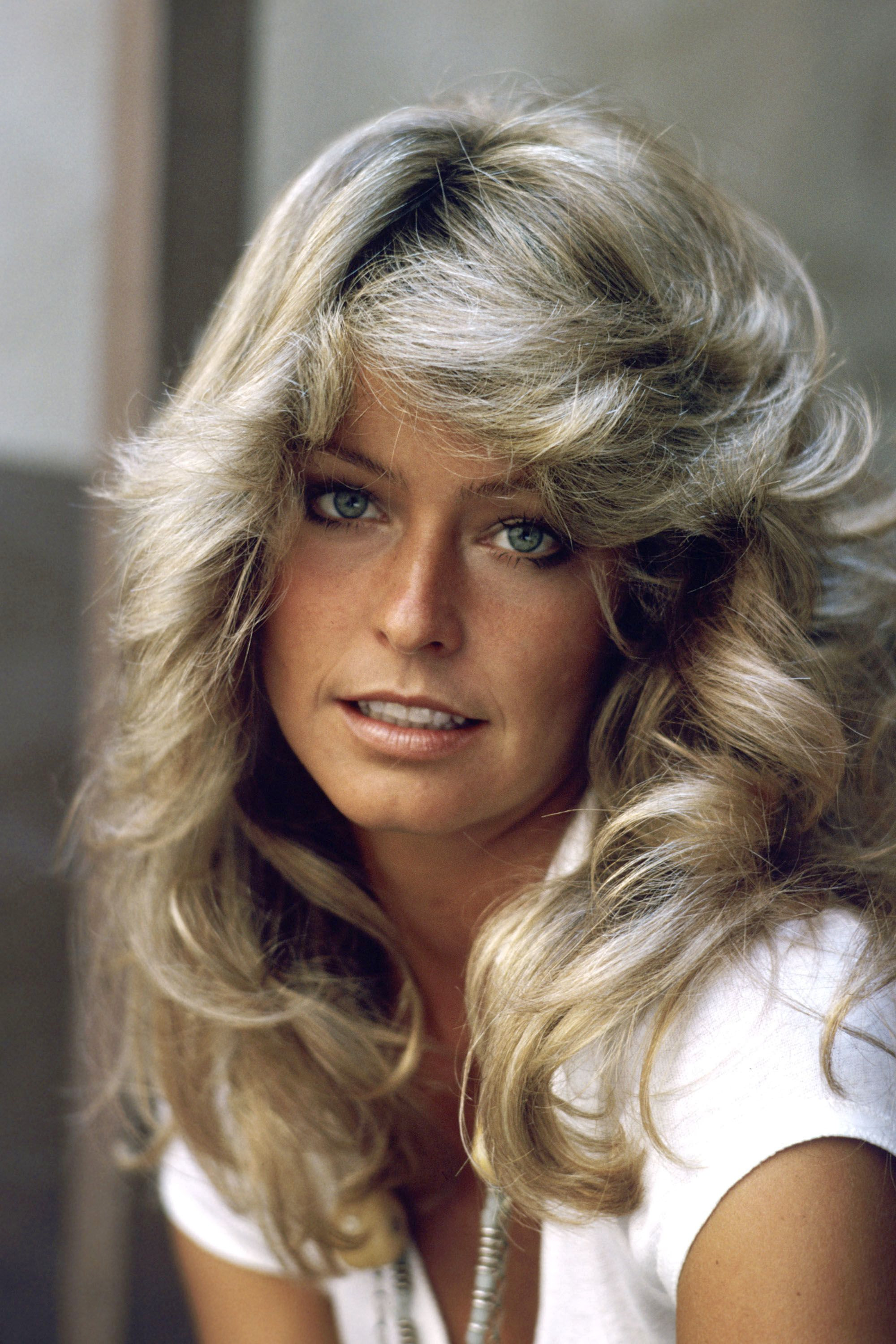 Hbz farrah fawcett 1975 gettyimages 93763506~contrast
