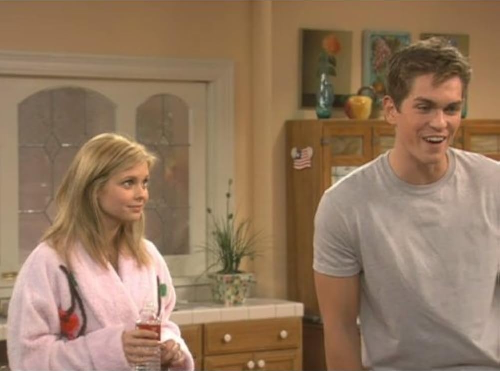 2001 11 02~MV5BMTc1ODUxOTYxNl5BMl5BanBnXkFtZTgwMTA2NTEzMjE@. V1 FMjpg UX1000 