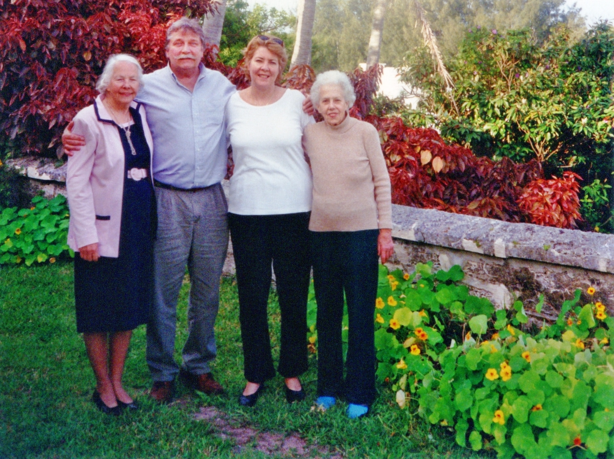 32.3019555618066, -64.78995683119837