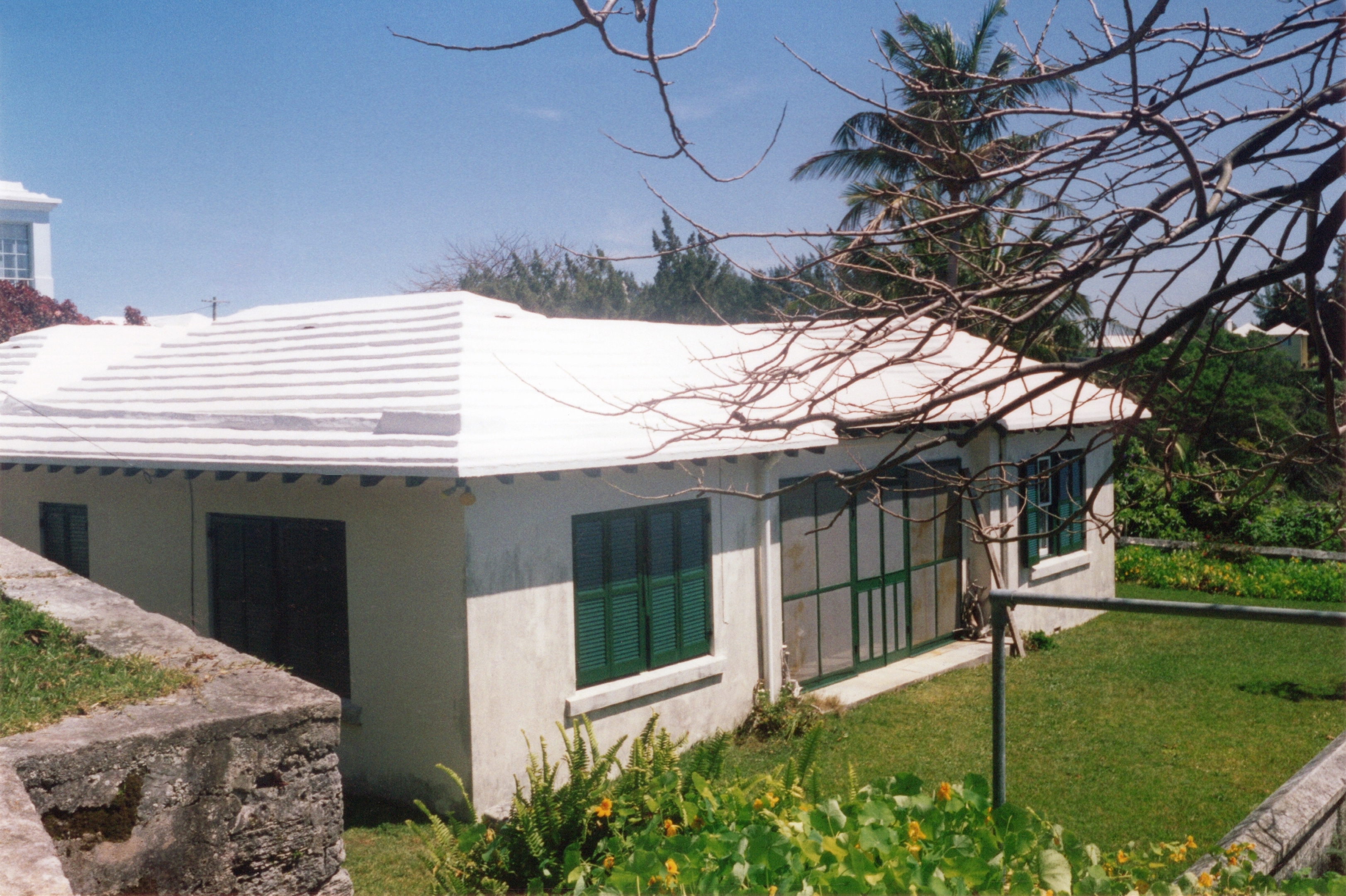 32.3018083223031, -64.79014150574534