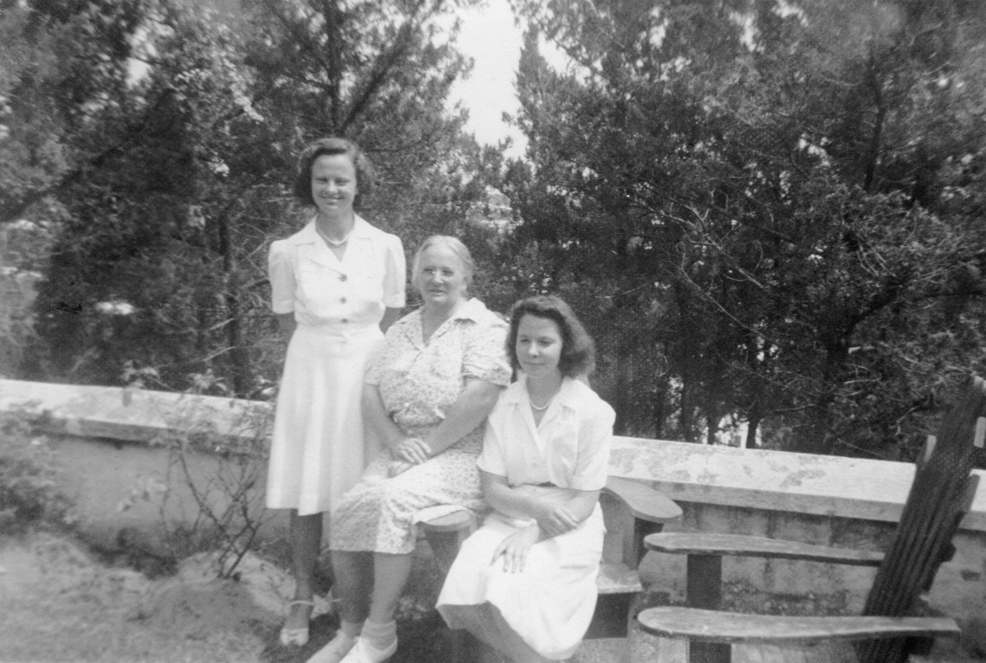 32.30185163657372, -64.79002932493954