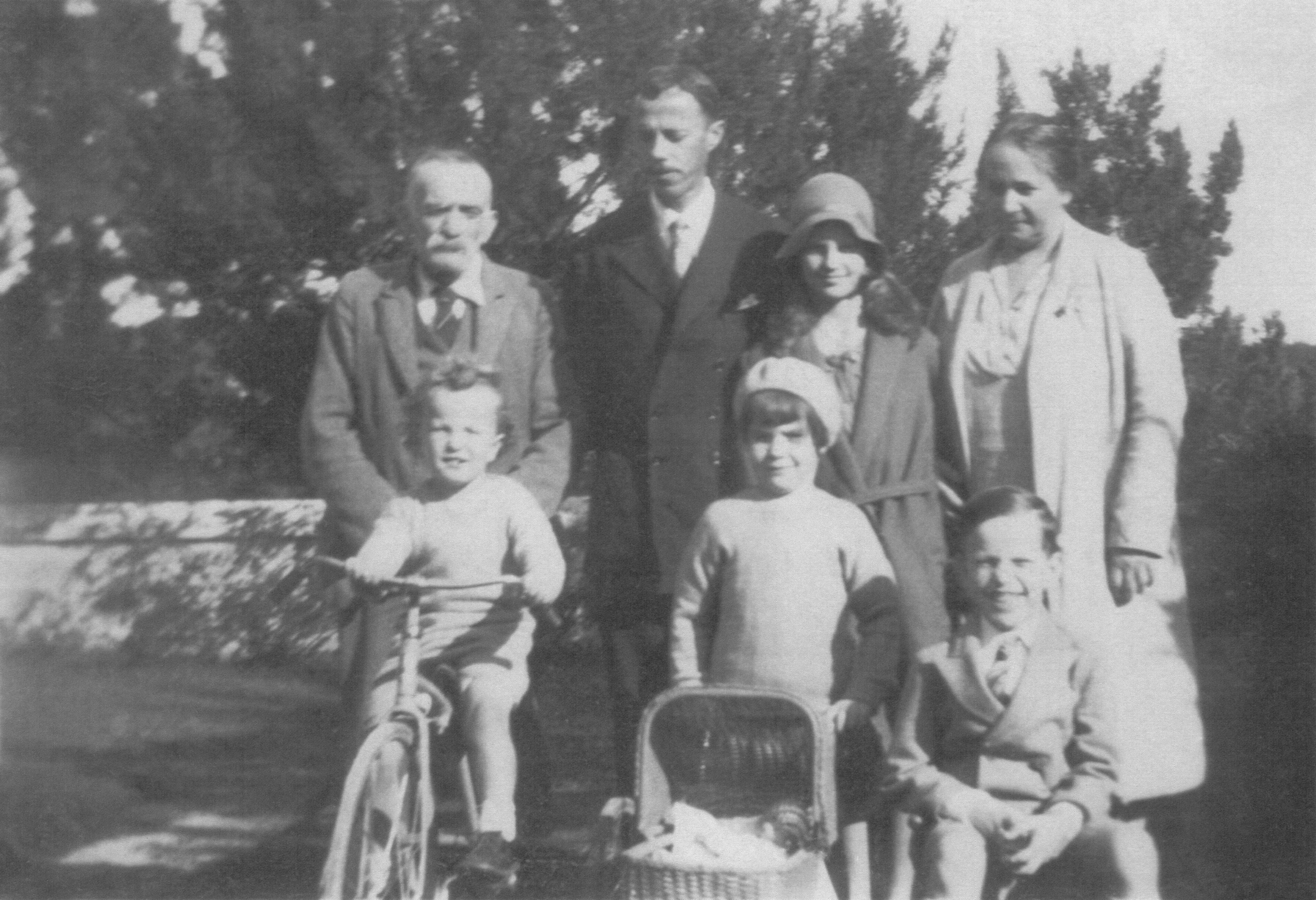 32.301847468676165, -64.79005394758212