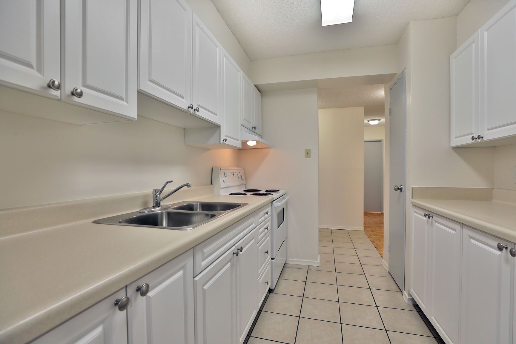BurlingtonTowers~2bedroom~B13 1920w