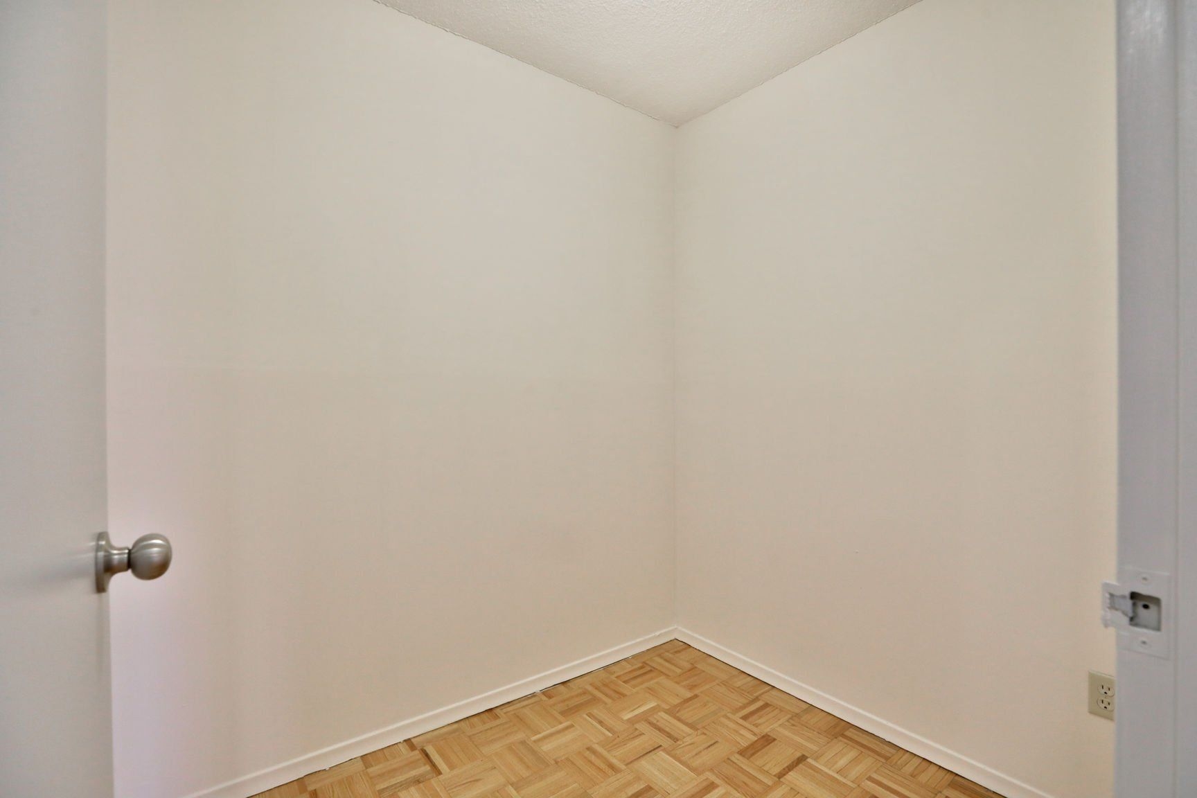 BurlingtonTowers~2bedroom~B17 1920w