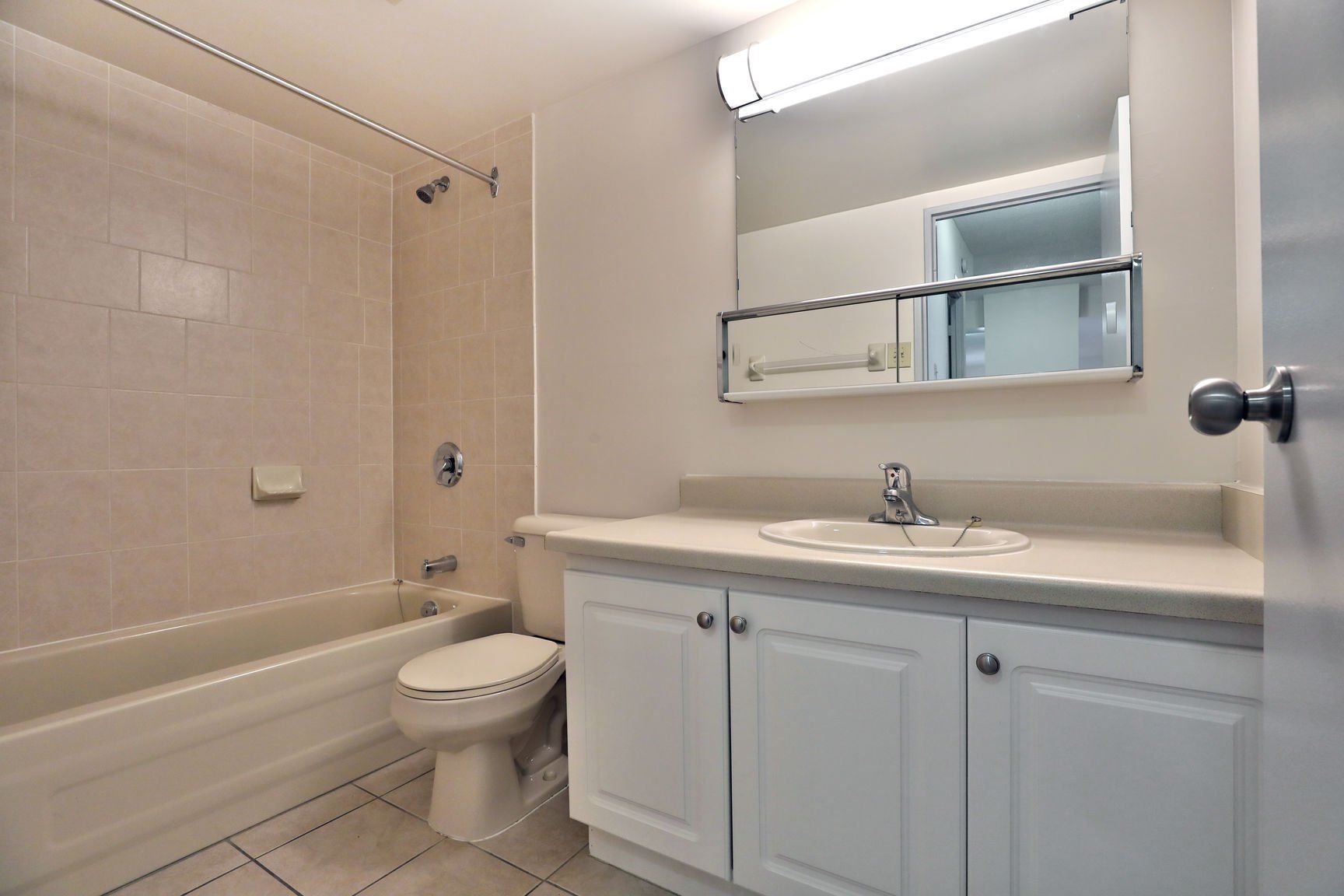 BurlingtonTowers~2bedroom~B18 1920w