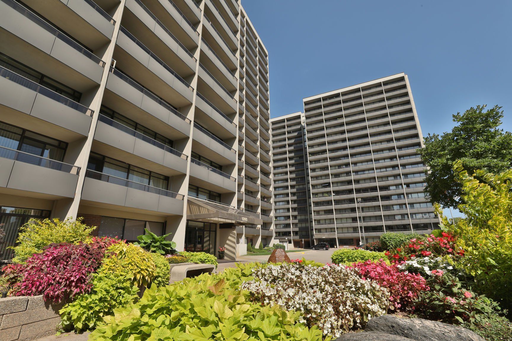 BurlingtonTowers~c~Exterior~DV943754