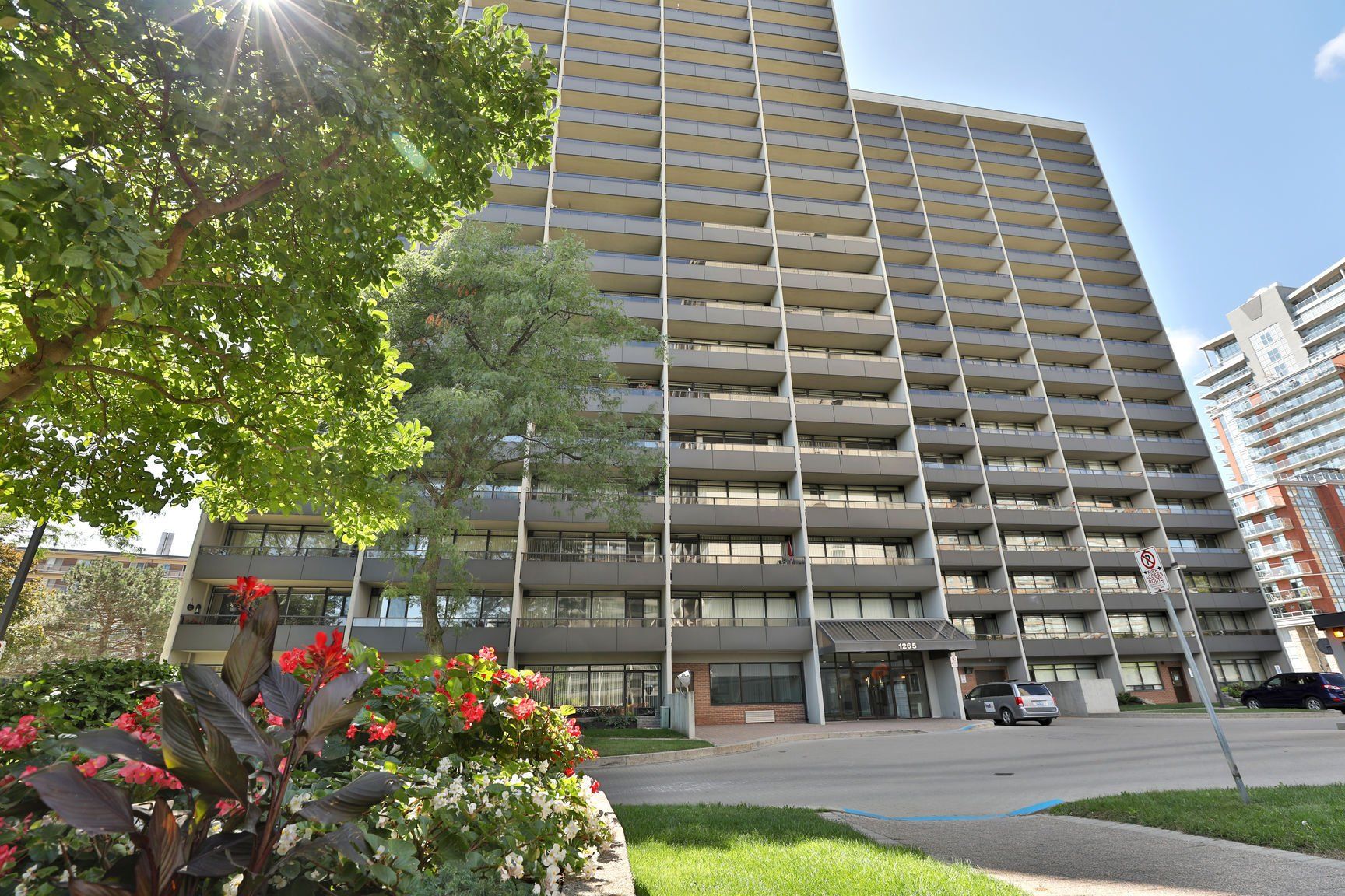 BurlingtonTowers~c~Exterior~DV943758