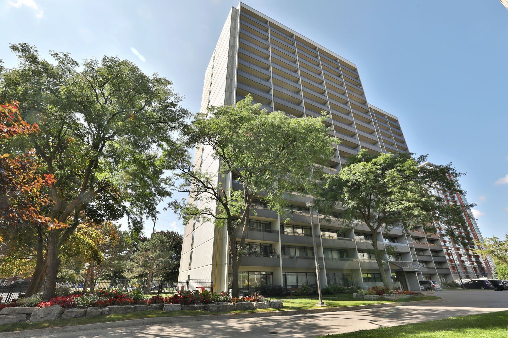 BurlingtonTowers~c~Exterior~DV943762