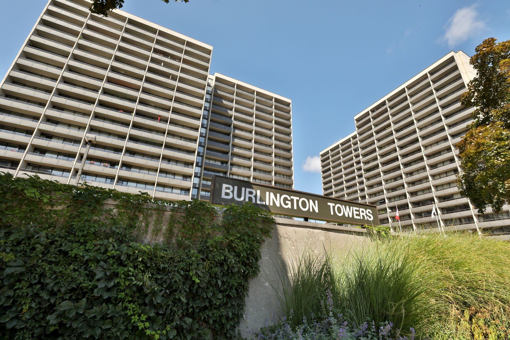 BurlingtonTowers~c~Exterior~DV943767