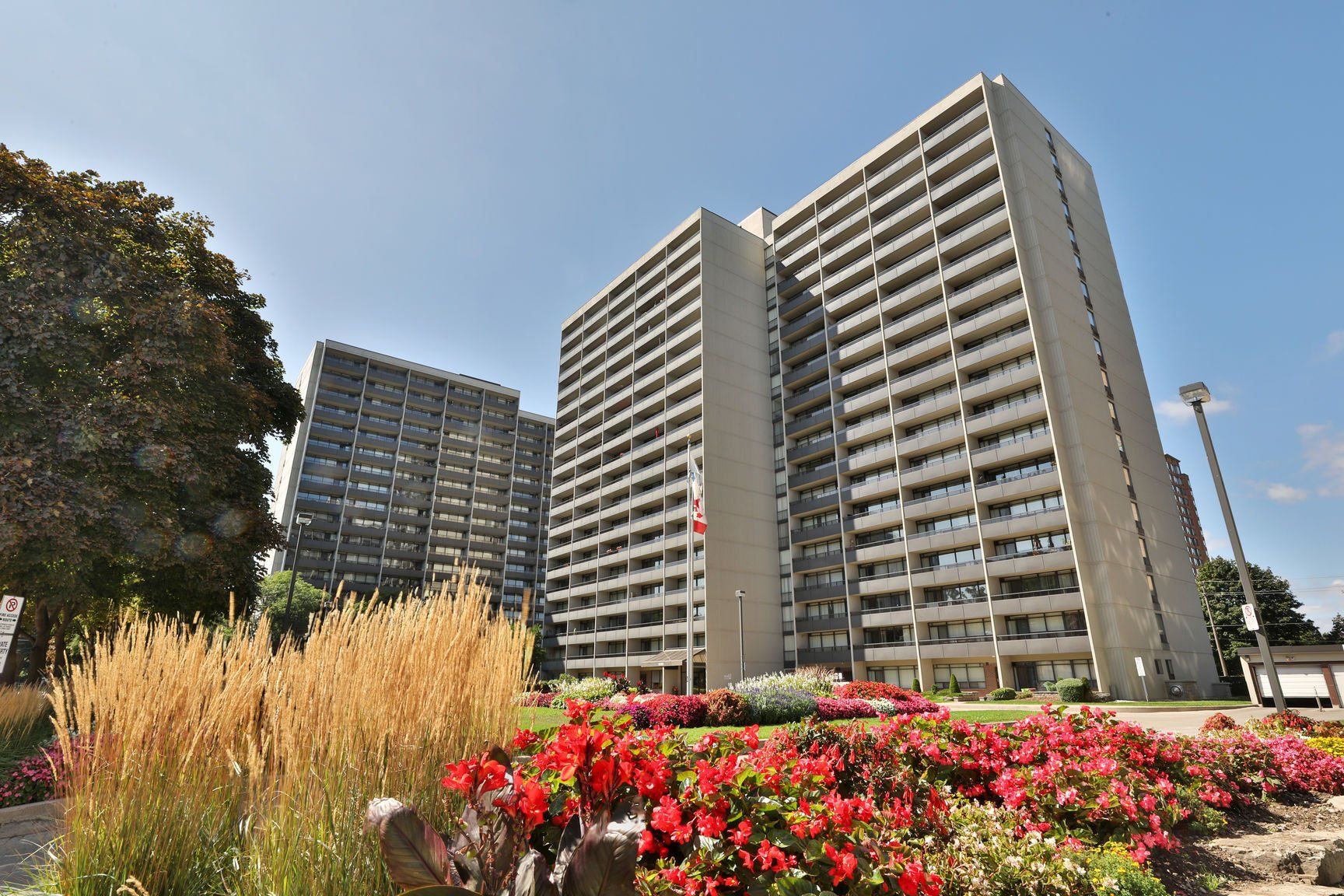 BurlingtonTowers~c~Exterior~DV943771