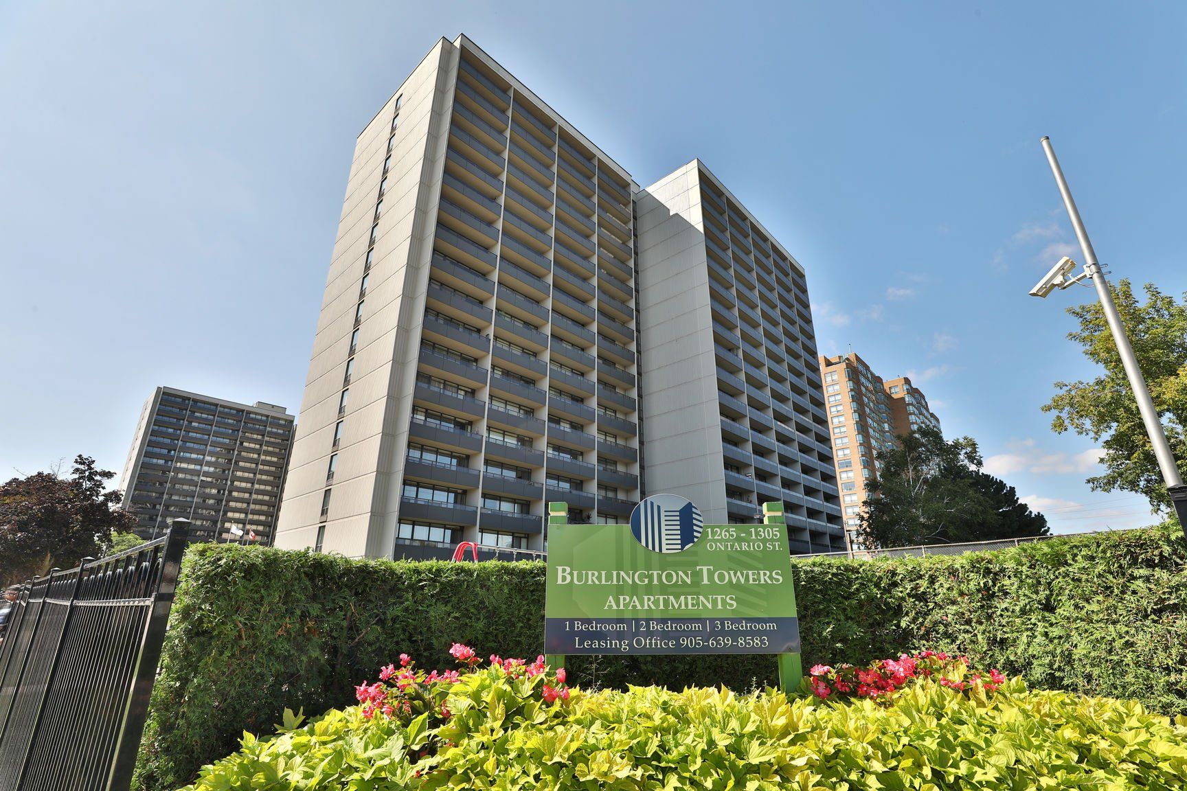 BurlingtonTowers~c~Exterior~DV943781