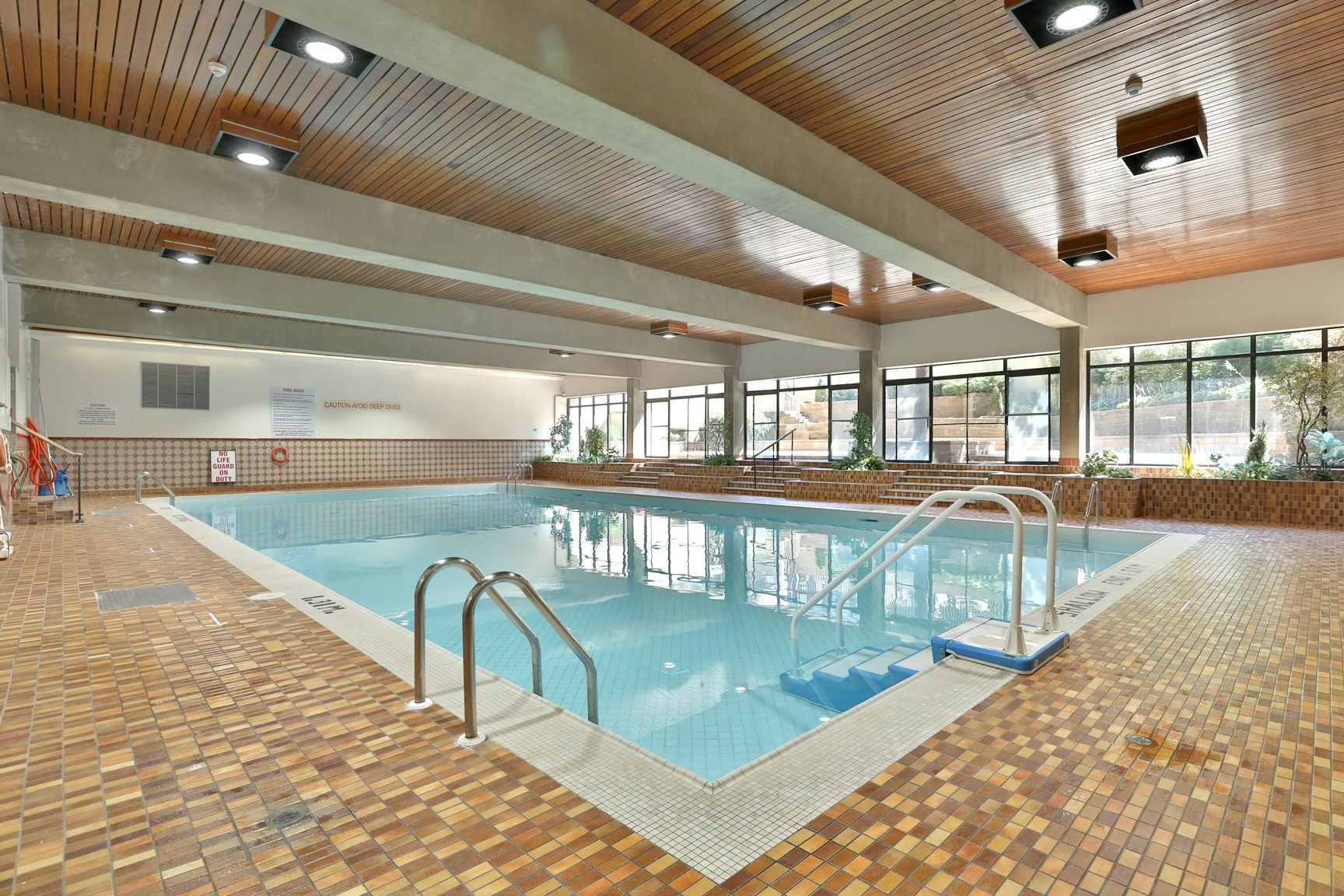 BurlingtonTowers~e~Interior~DV943675