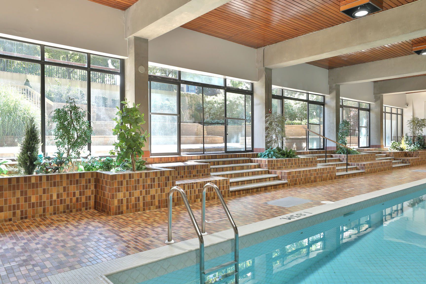 BurlingtonTowers~e~Interior~DV943683