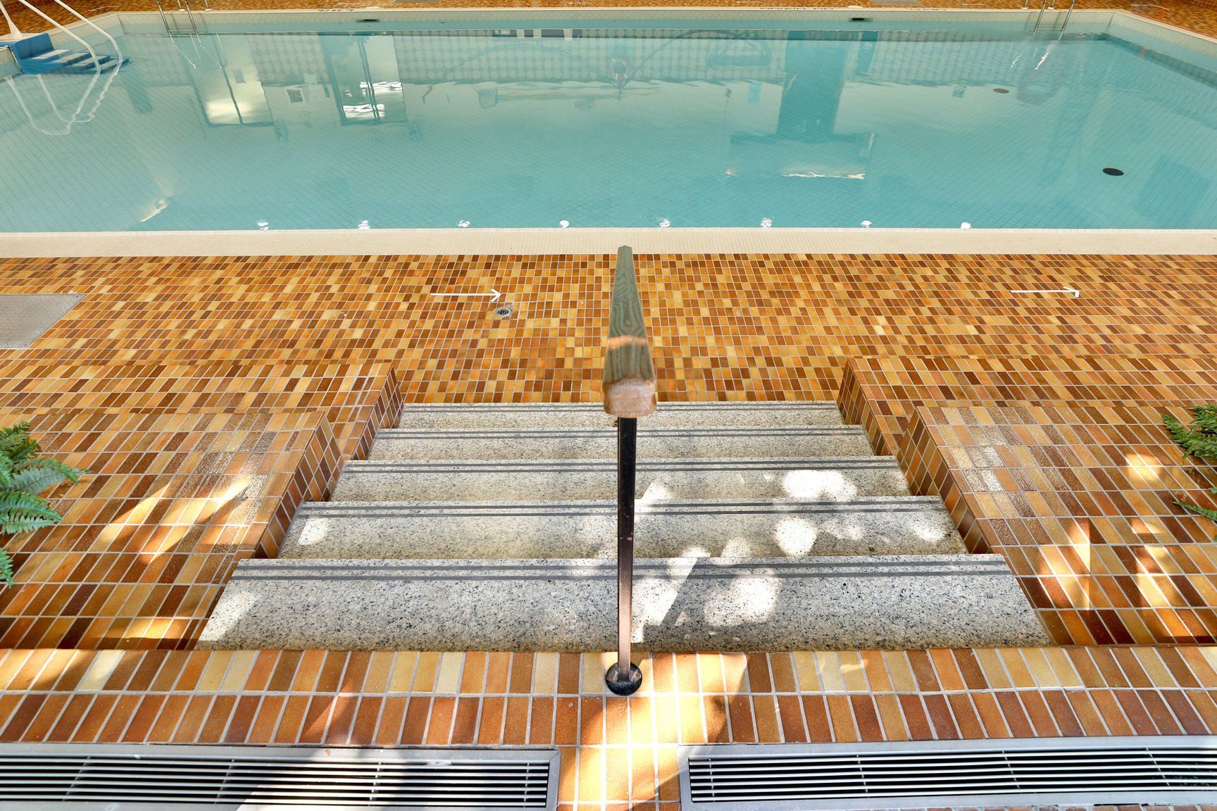 BurlingtonTowers~e~Interior~DV943687