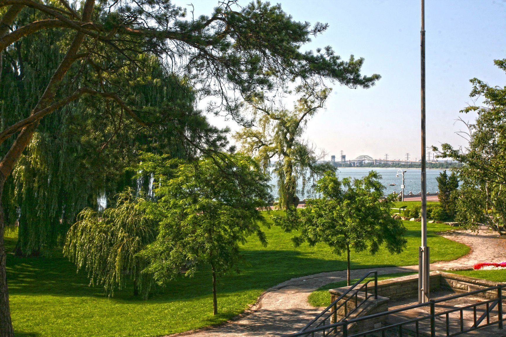 BurlingtonTowers~g~Surroundings~SpencerPark~Spencer+Smith 02 1920w