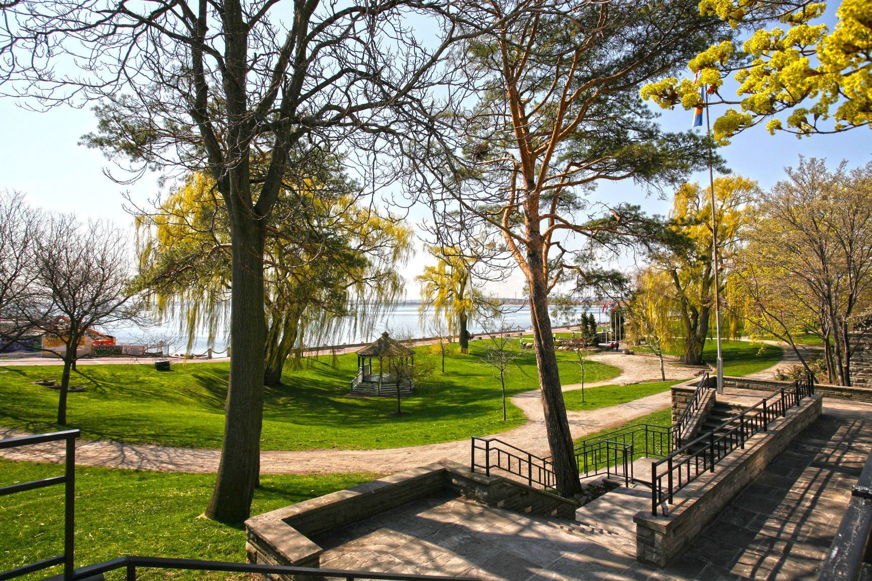 BurlingtonTowers~g~Surroundings~SpencerPark~Spencer+Smith 03 1920w