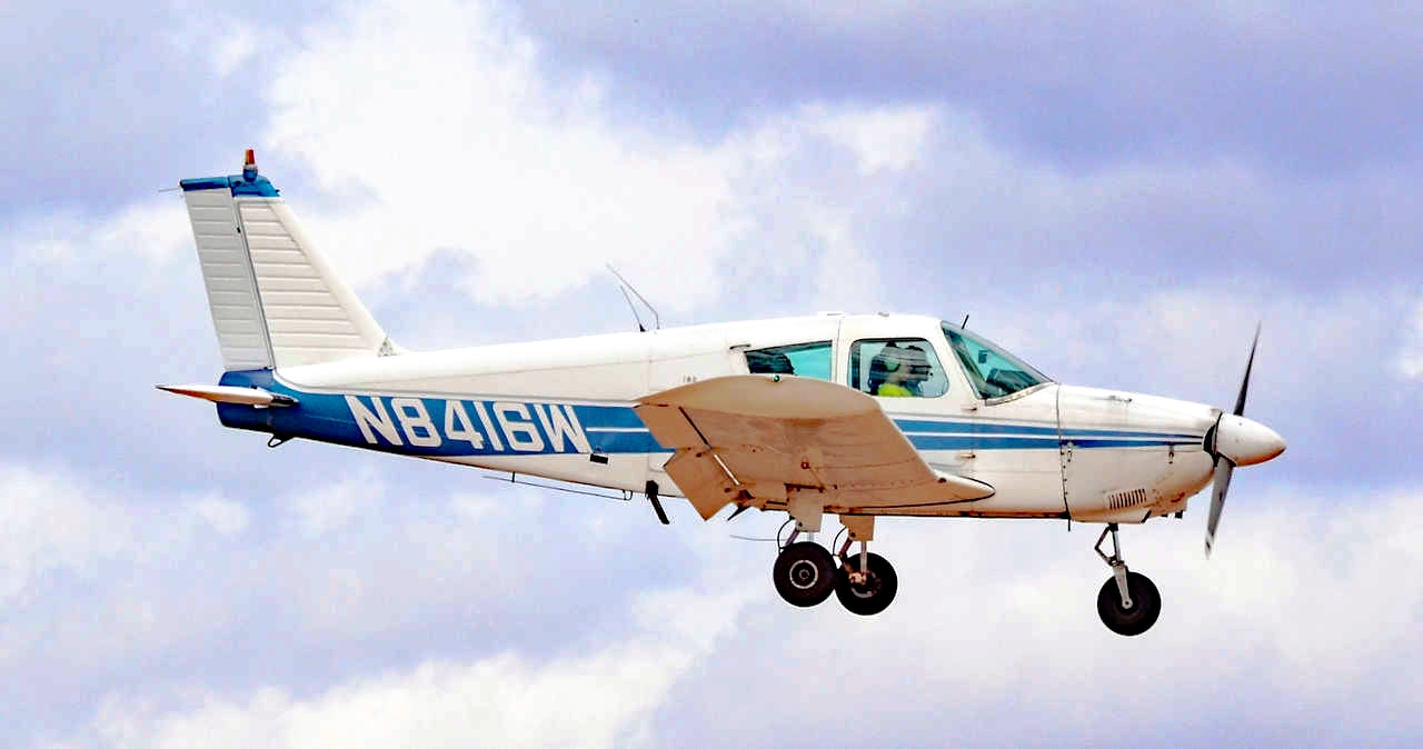 Piper PA-28-140 CherokeeSanford, Maine, USA