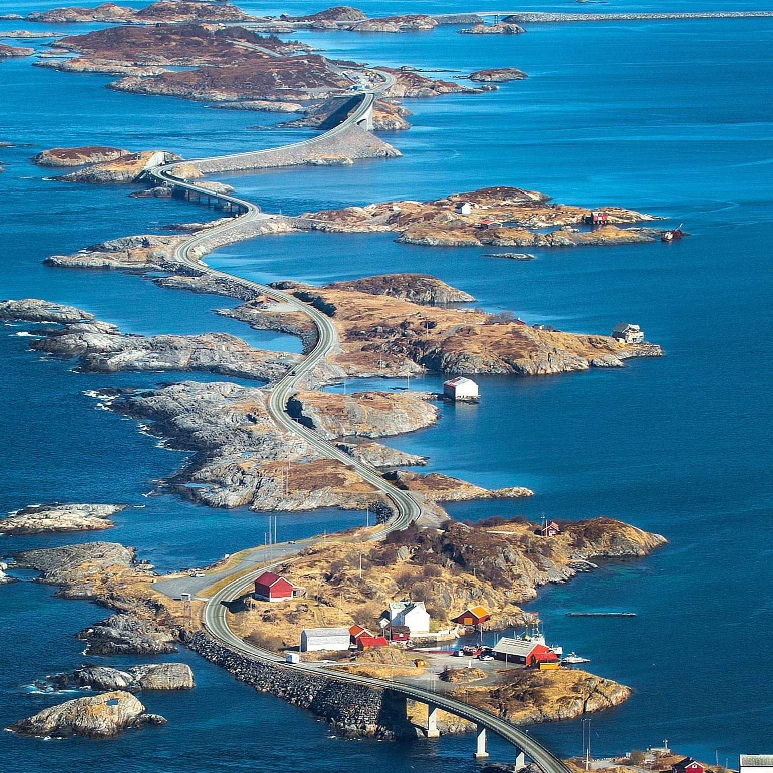 Over Vevang, looking north-east along the Atlantic Ocean Road (Atlanterhavsvegen in Swedish).